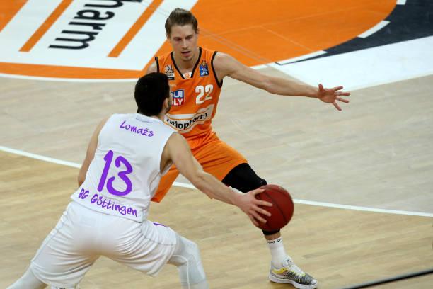 压迫回合的 压迫回合的